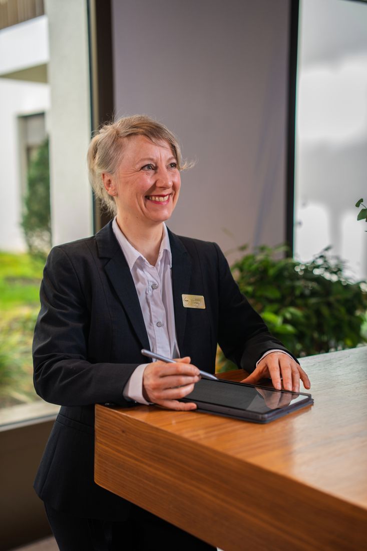 E. Reichert, Concierge
